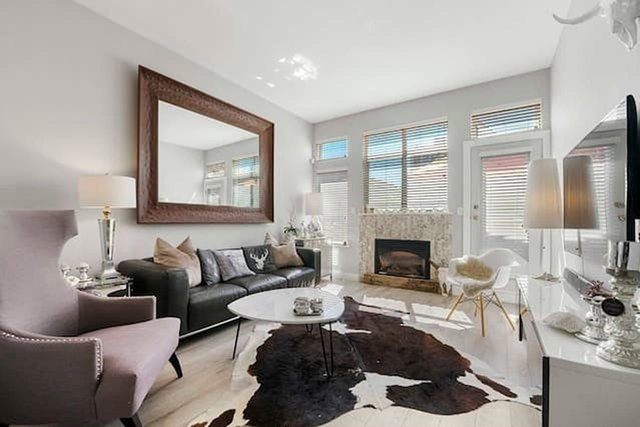 D - 136 4th Street W