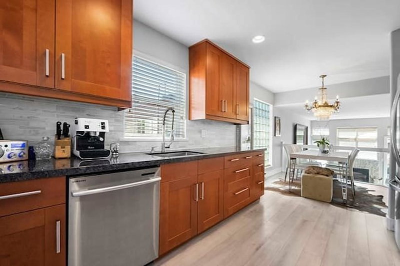 D - 136 4th Street, North Vancouver, V7M 1H5 | Image 3