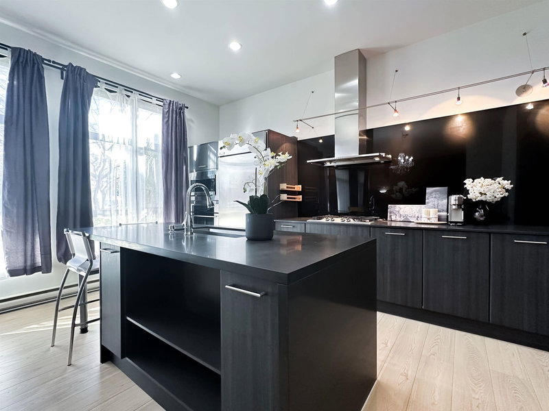 101 - 220 Salter Street, New Westminster, V3M 0H4 | Image 2