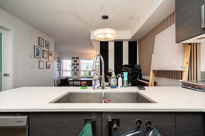 212 - 2858 4th Avenue W