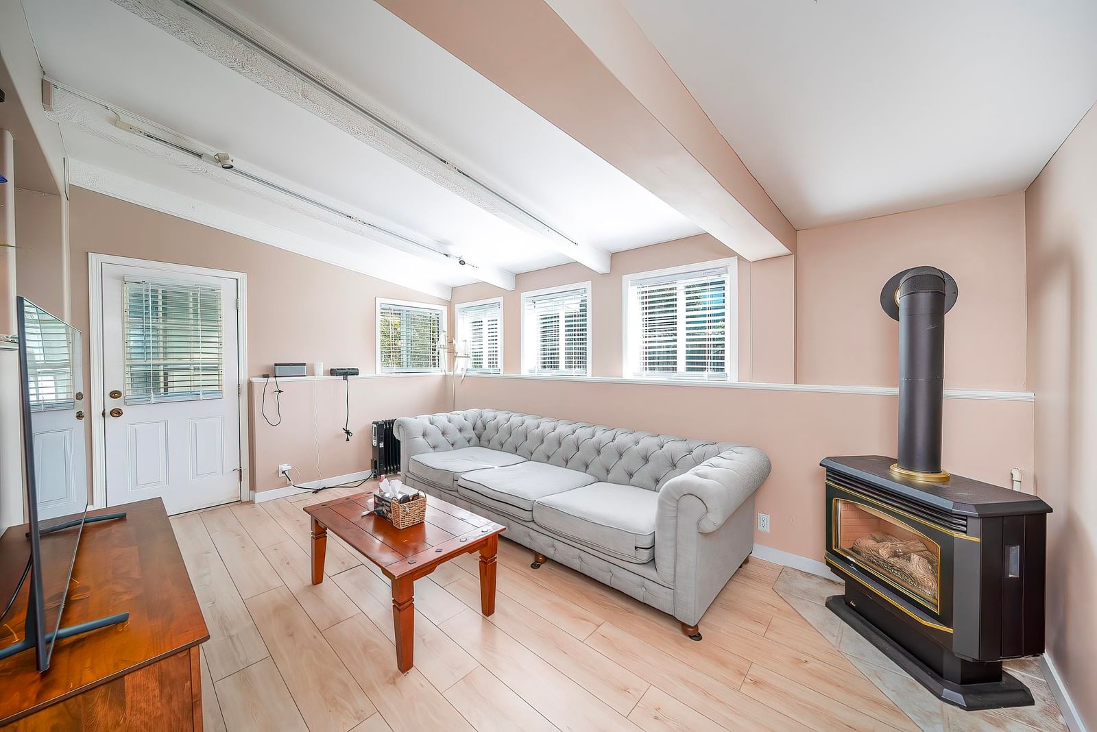 Listing Image 20