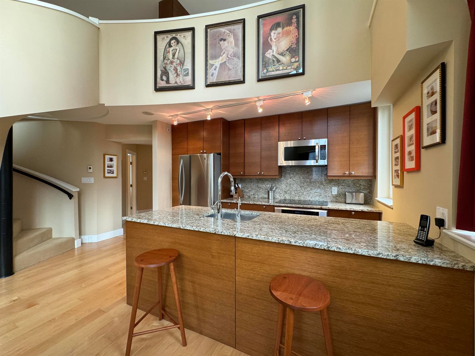Listing Image 10
