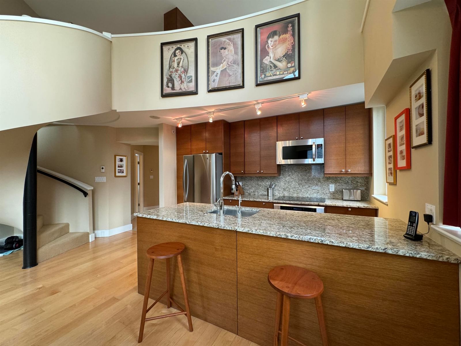 Listing Image 8
