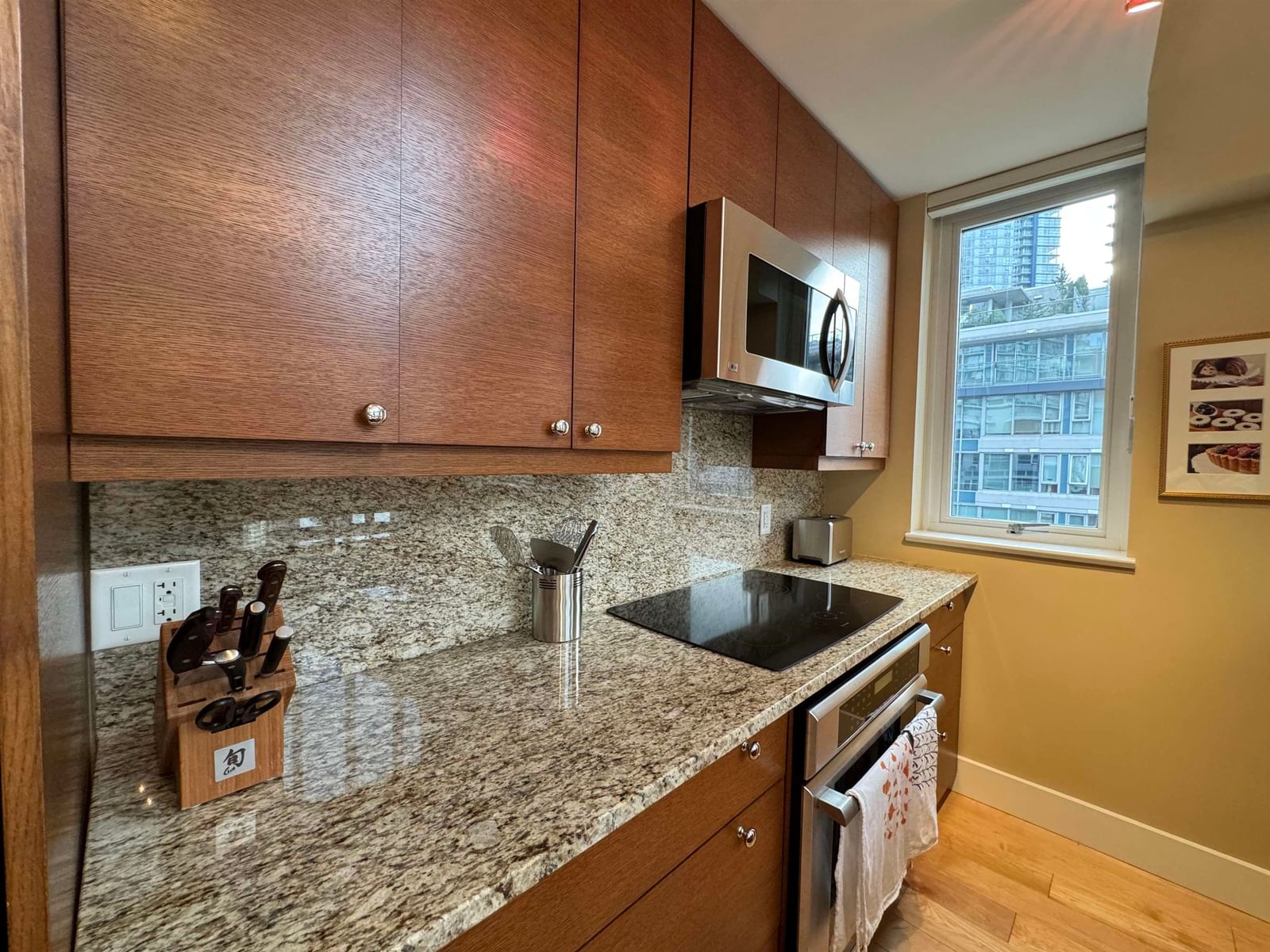 Listing Image 9