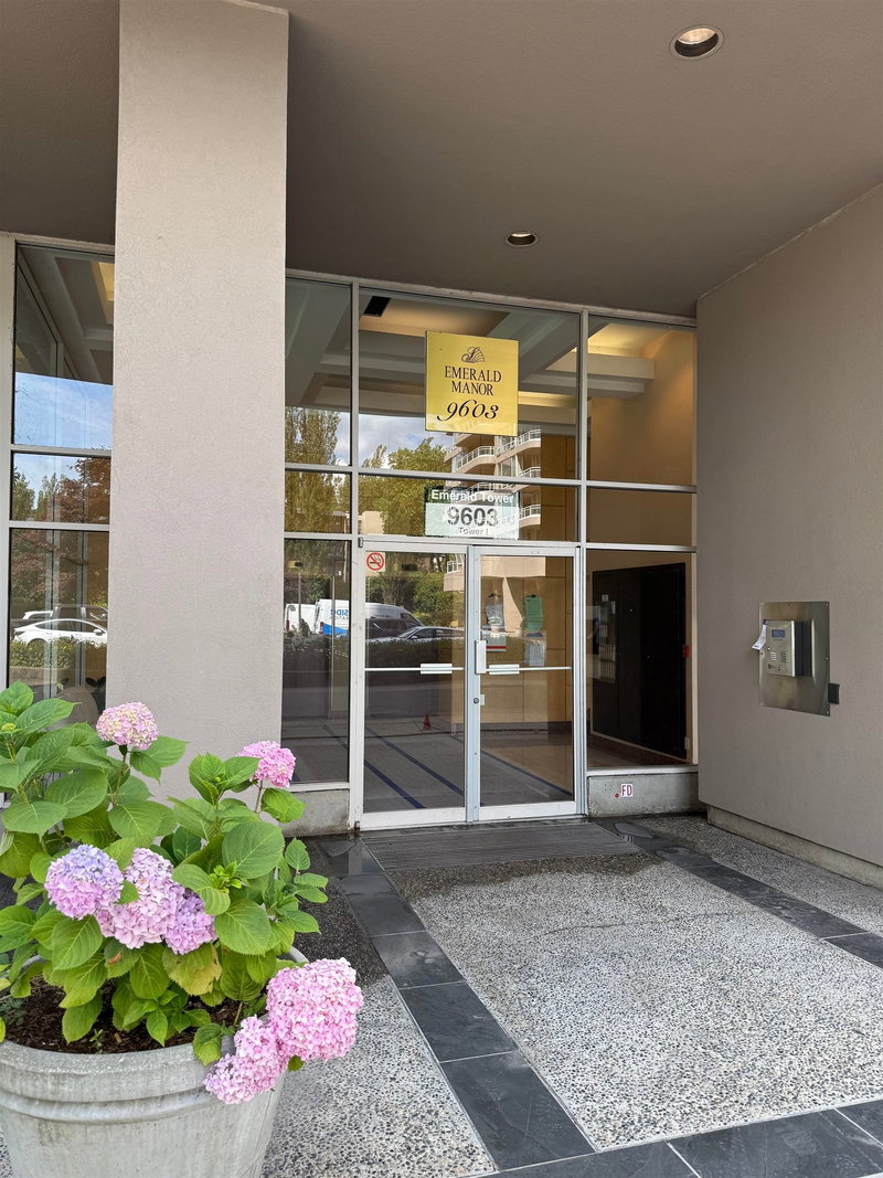 505 - 9603 Manchester Drive, Burnaby, V3N 4Y7 | Image 2