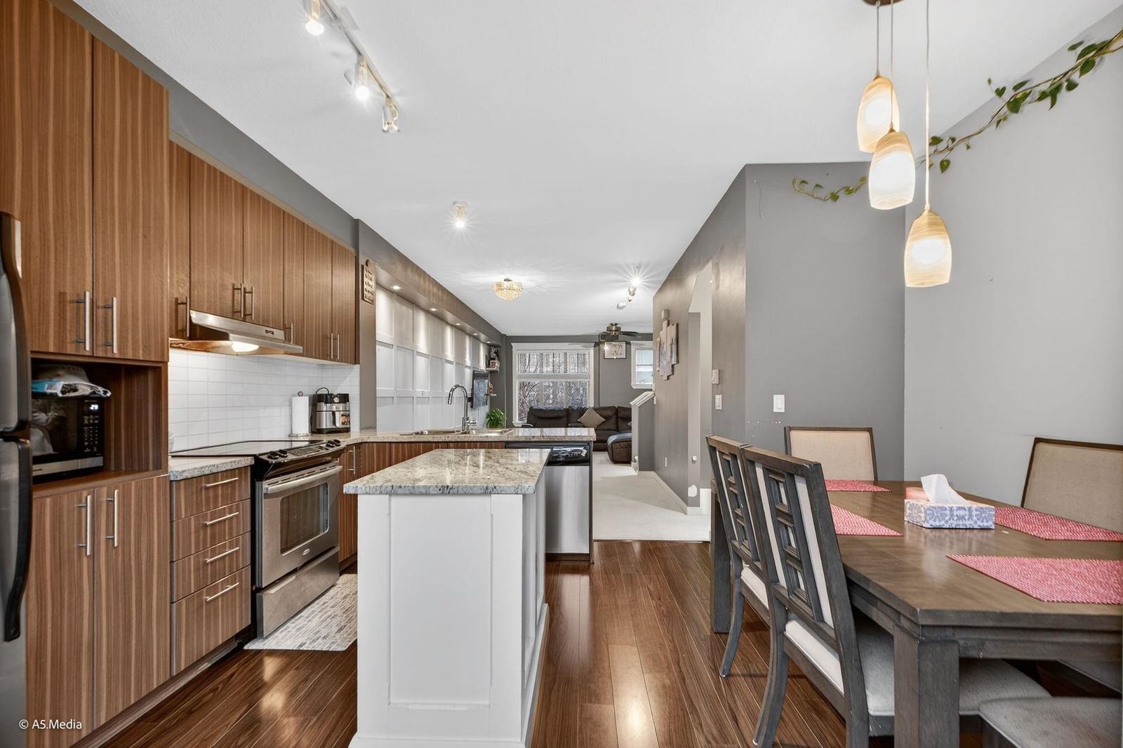 Listing Image 19