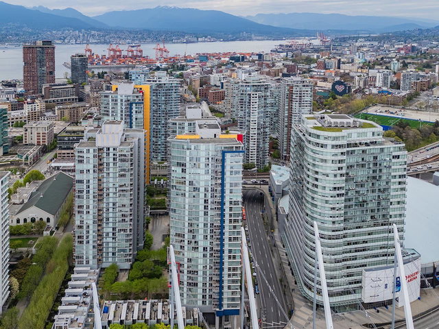 2609 - 111 Georgia Street W