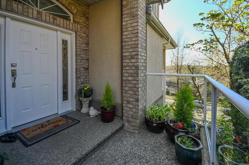 2 - 915 Fort Fraser Rise, Port Coquitlam, V3C 6K3 | Image 2
