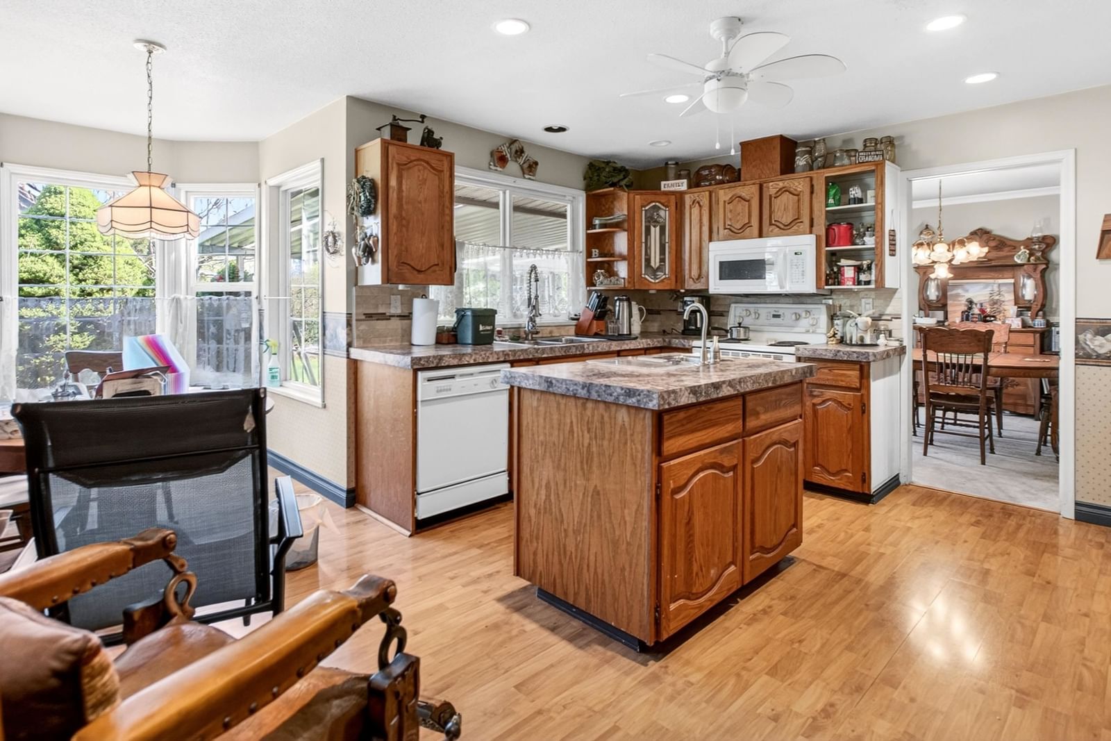 Listing Image 9