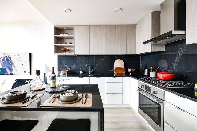 305 - 4988 Bennett Street