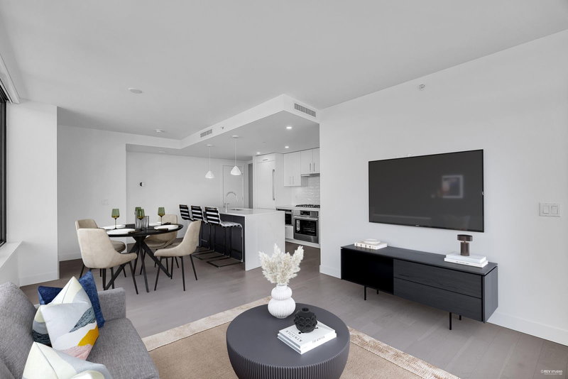 810 - 1588 Johnston Road, White Rock, V4B 0C5 | Image 2