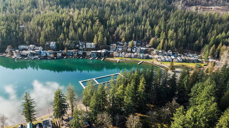 202 Lakeshore Drive, Cultus Lake, V2R 5A1 | Image 3