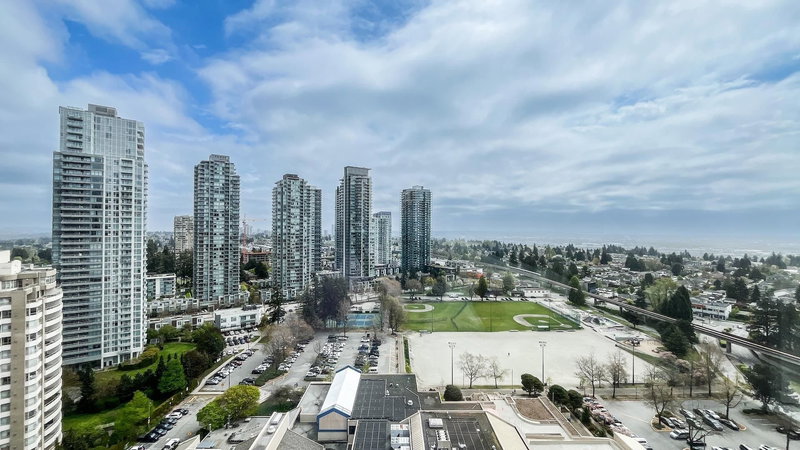 2102 - 6521 Bonsor Avenue, Burnaby, V5H 4N3 | Image 3