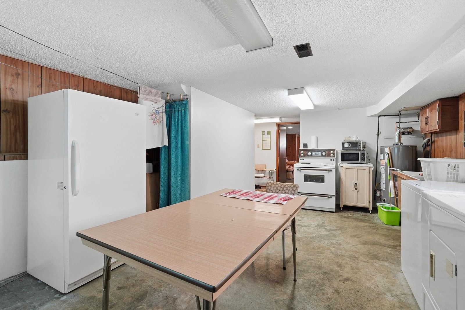 Listing Image 24