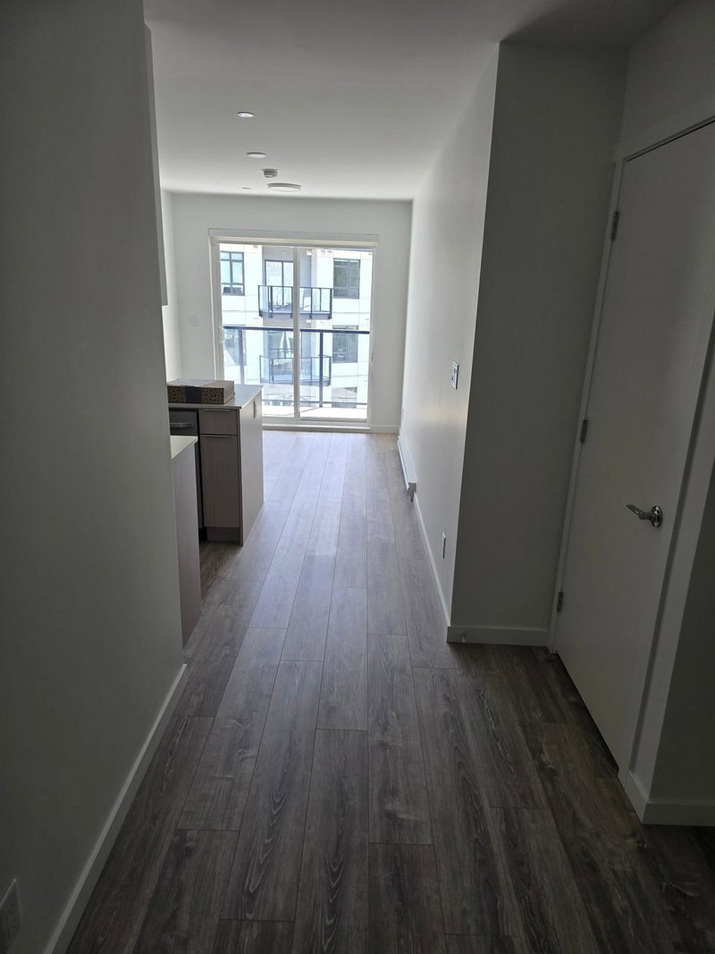 521 - 13968 Laurel Drive, Surrey, V3T 1A8 | Image 2