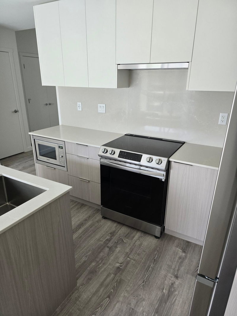 521 - 13968 Laurel Drive, Surrey, V3T 1A8 | Image 3