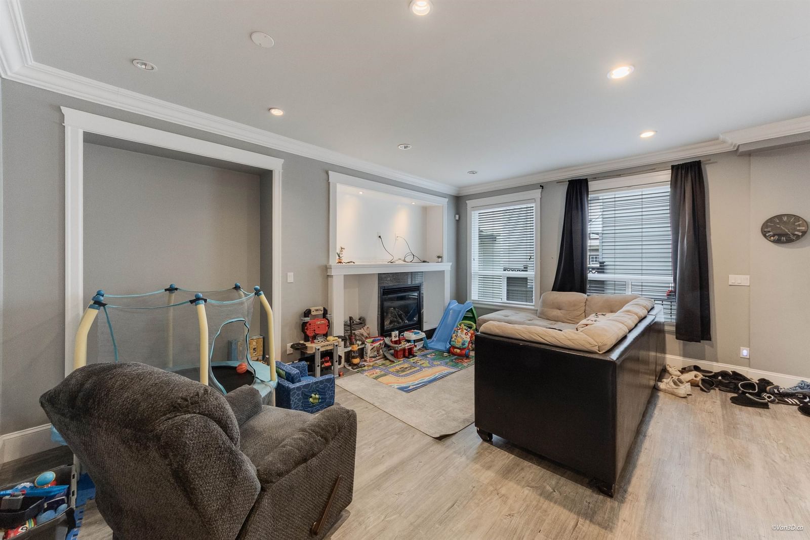 Listing Image 3