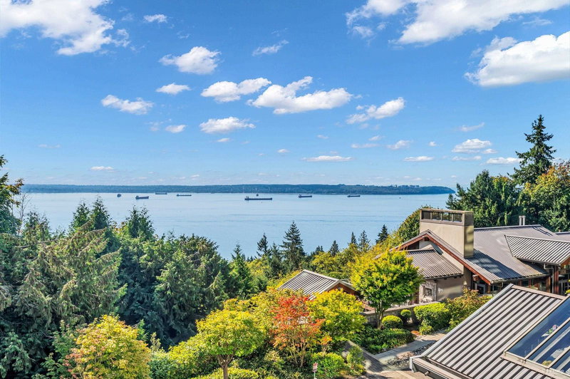 401 - 3315 Cypress Place, West Vancouver, V7S 3J7 | Image 2