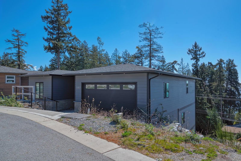 5957 Barnacle Place, Sechelt, British Columbia