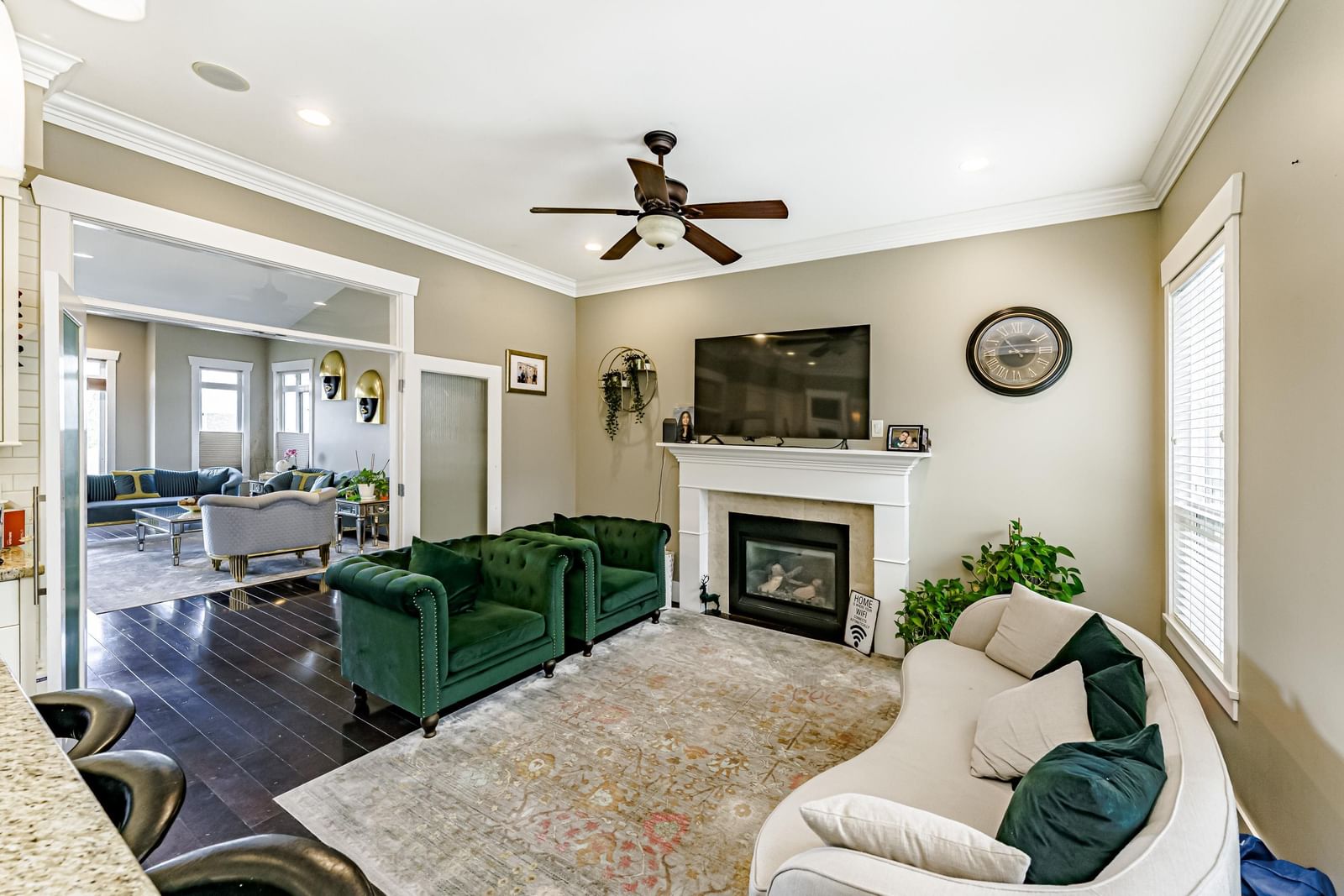 Listing Image 6