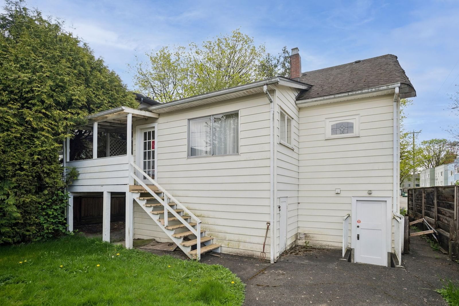 Listing Image 4