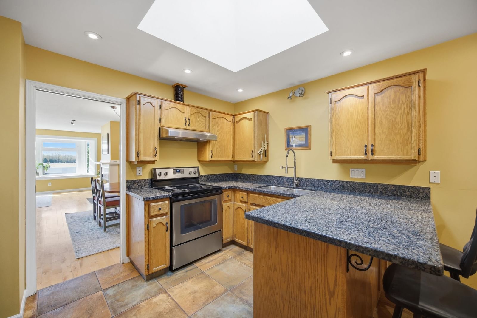 Listing Image 11