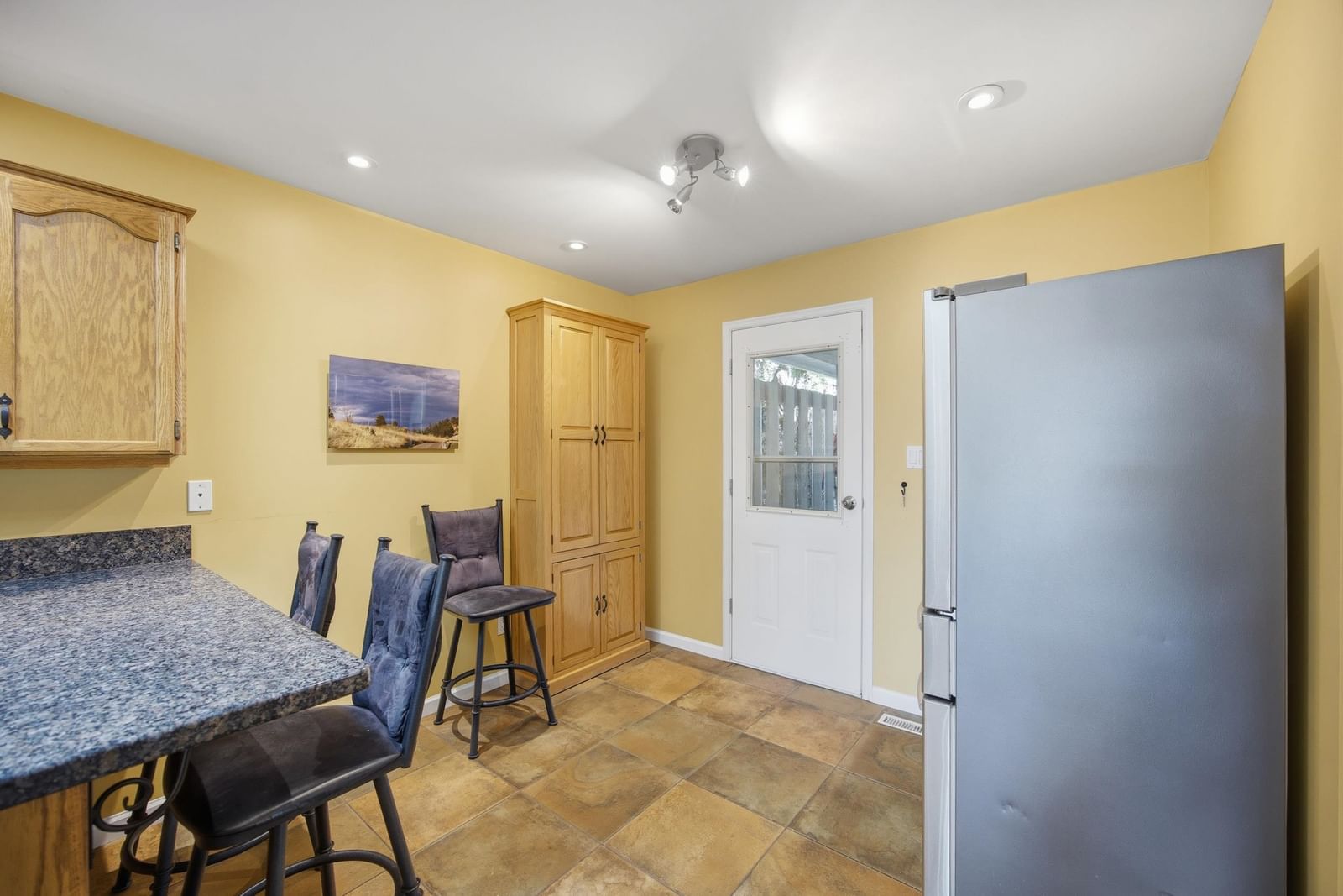 Listing Image 12