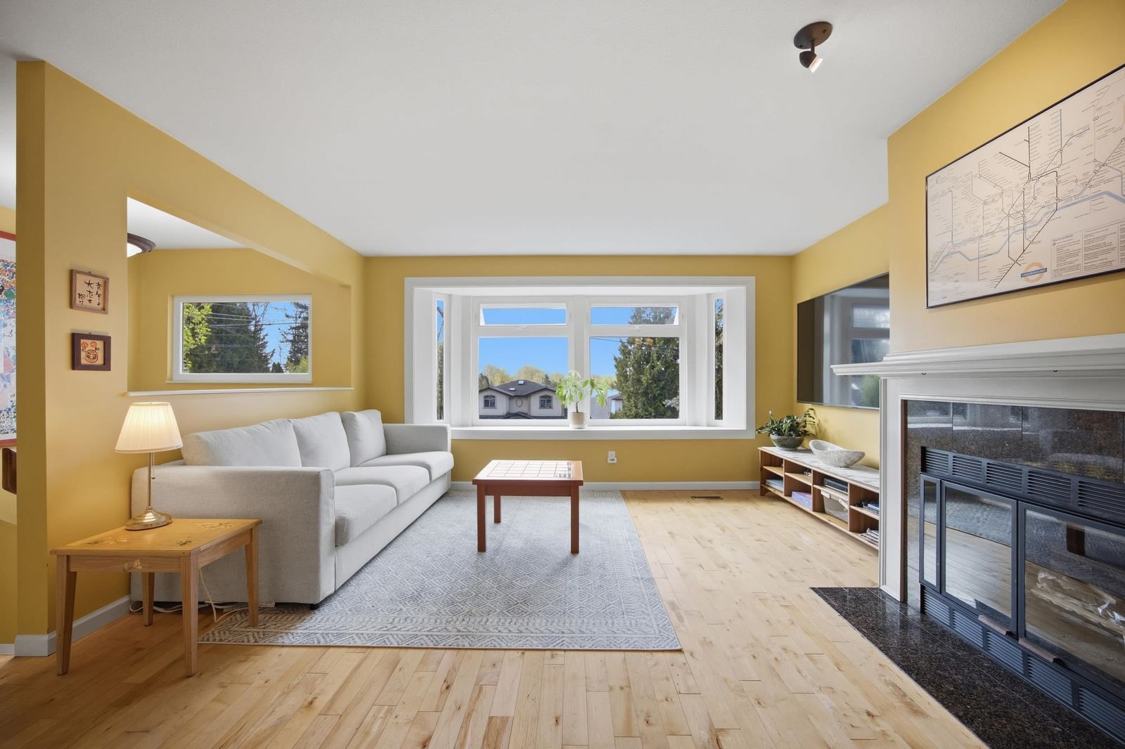 Listing Image 4