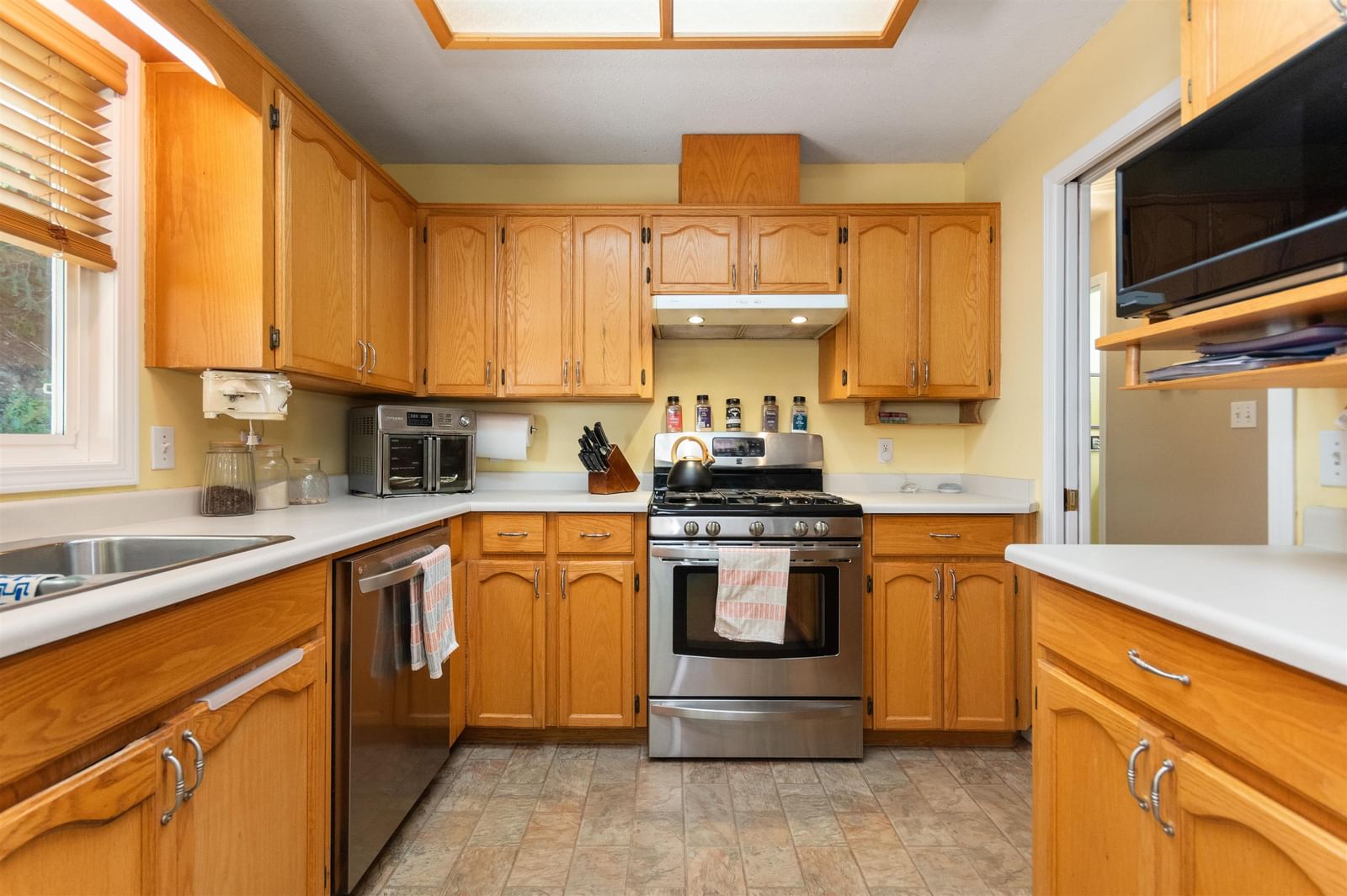 Listing Image 12