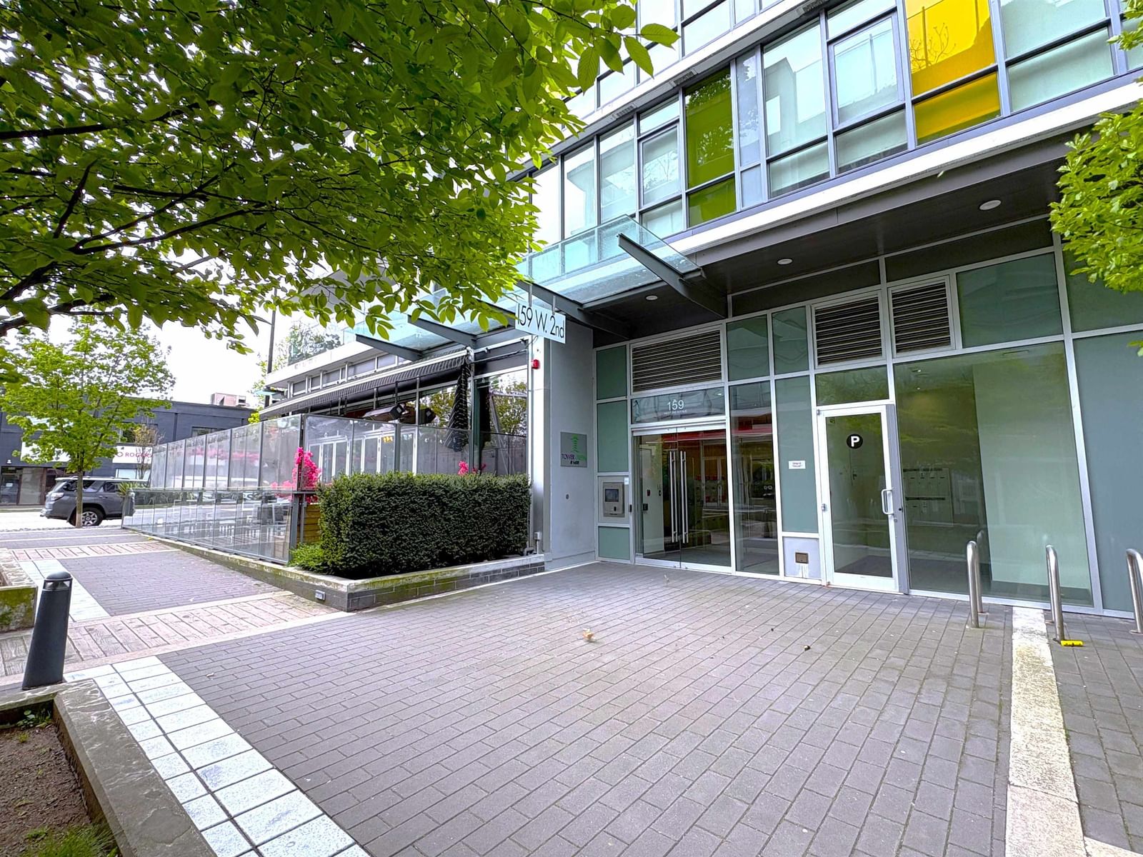Listing Image 4