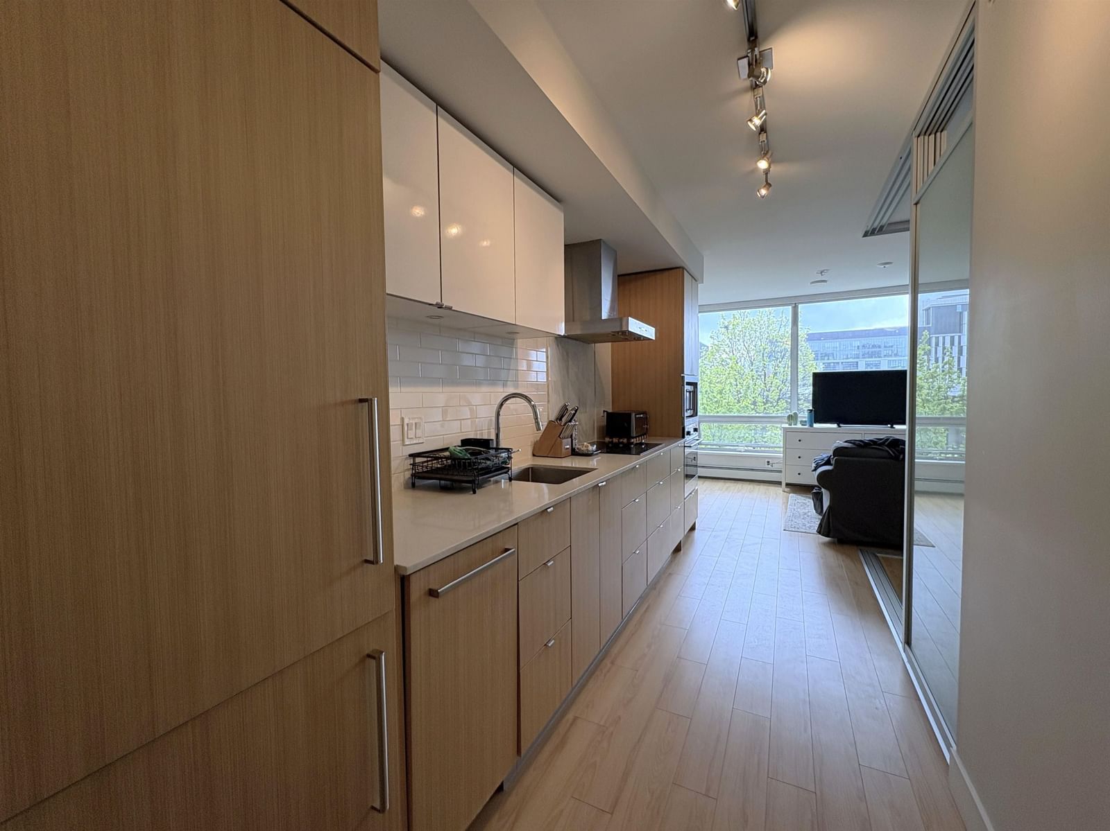 Listing Image 8