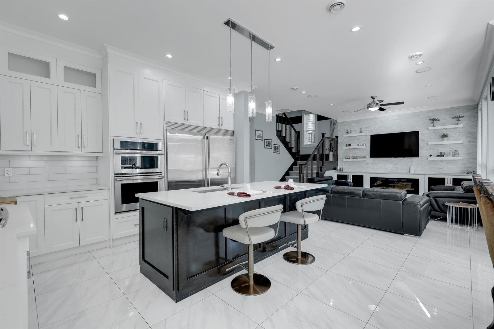 Listing Image 10