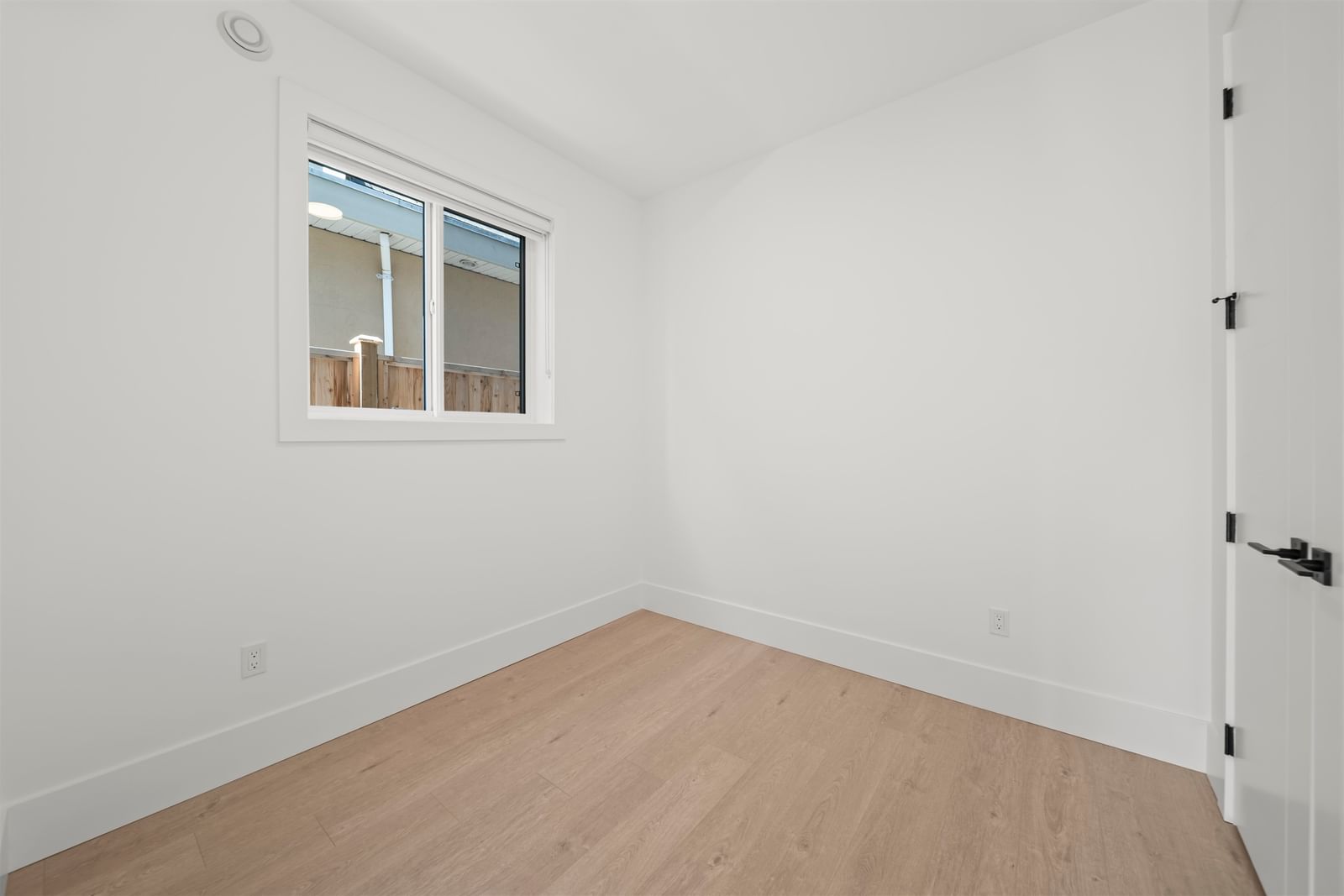 Listing Image 30
