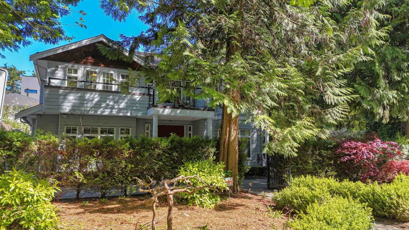 786 17th Street W