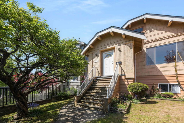 153 Marine Drive SE