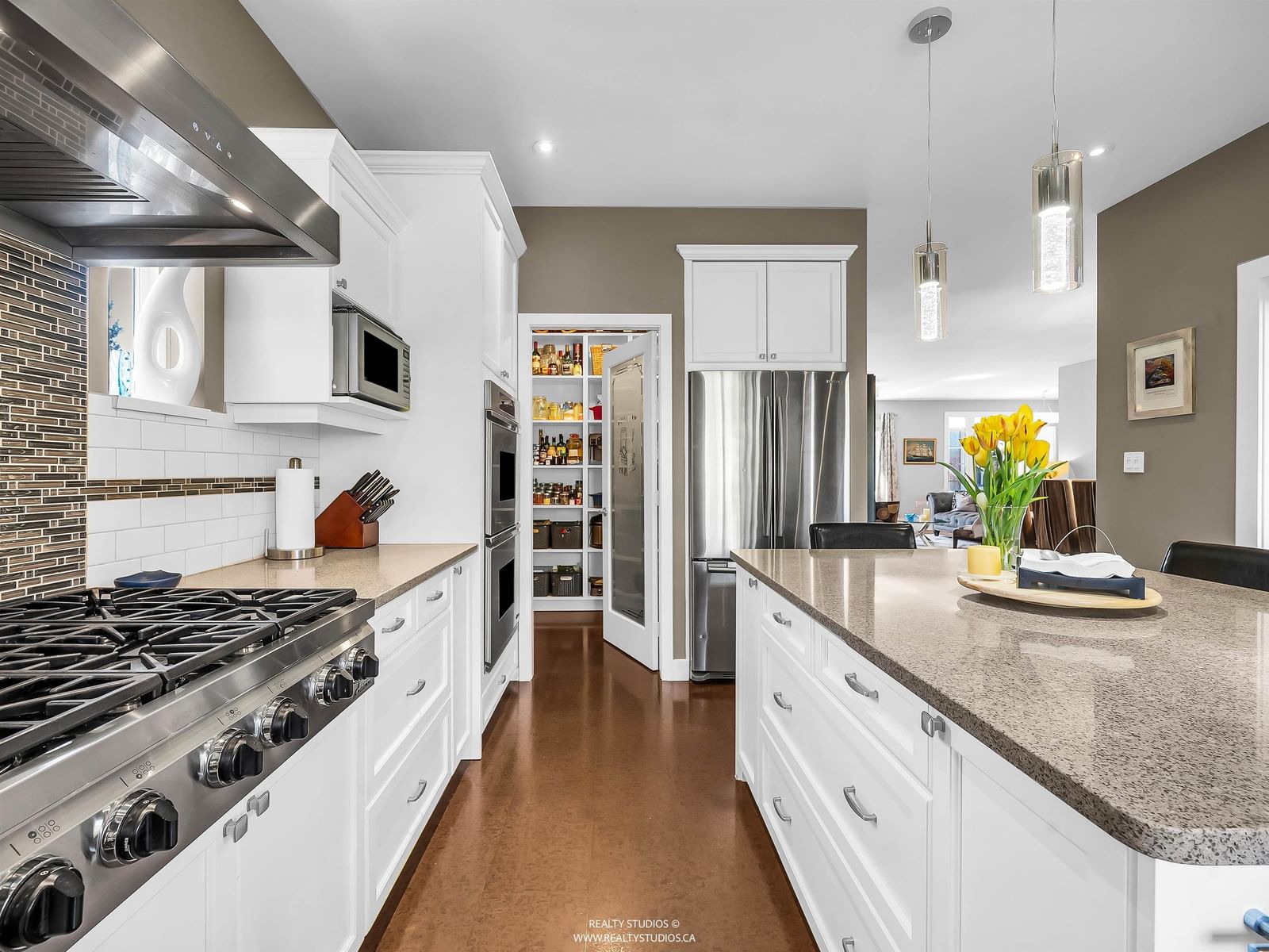 Listing Image 11