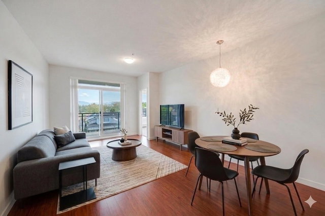 329 - 2239 Kingsway