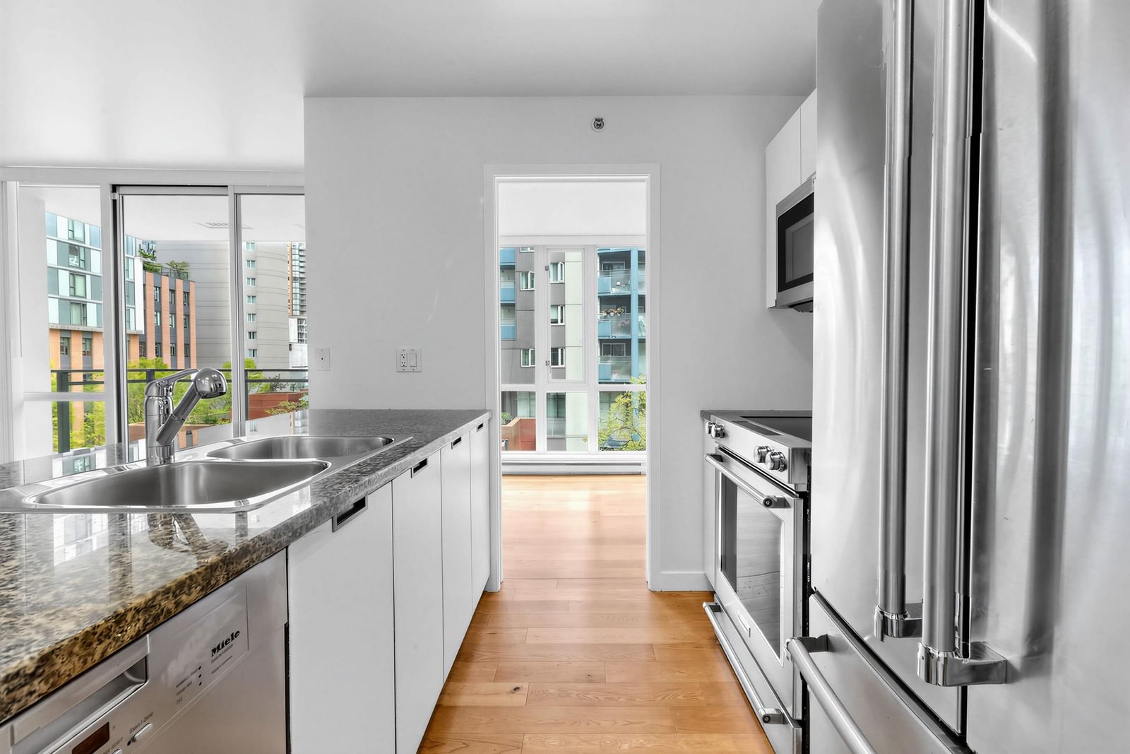 Listing Image 11