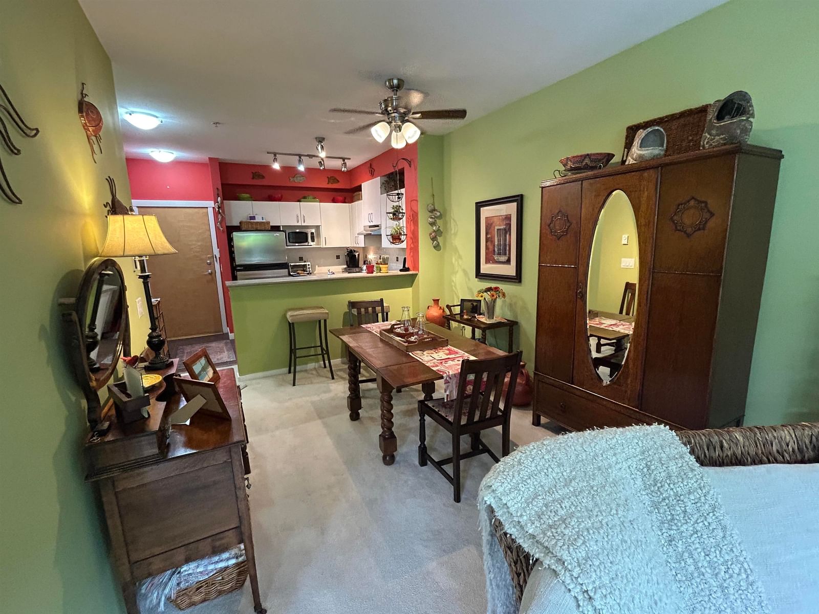 Listing Image 11