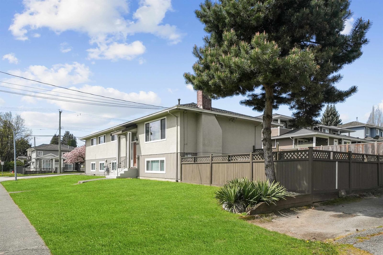 Listing Image 4