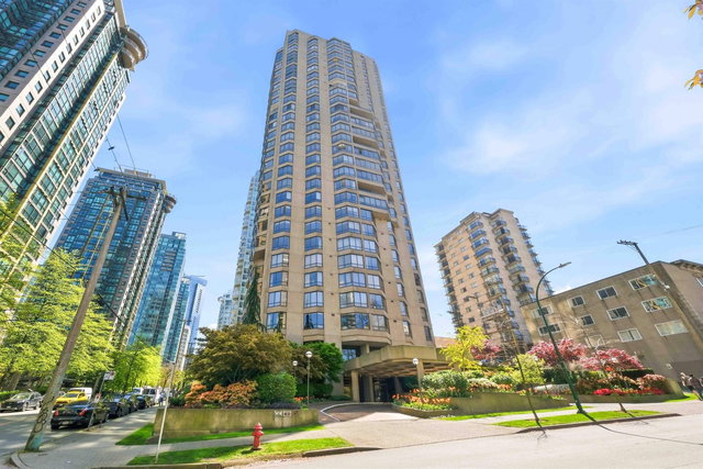1602 - 738 Broughton Street