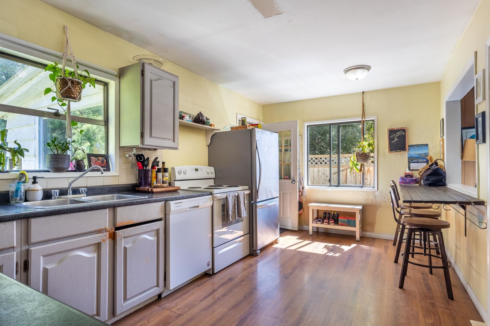 Listing Image 10