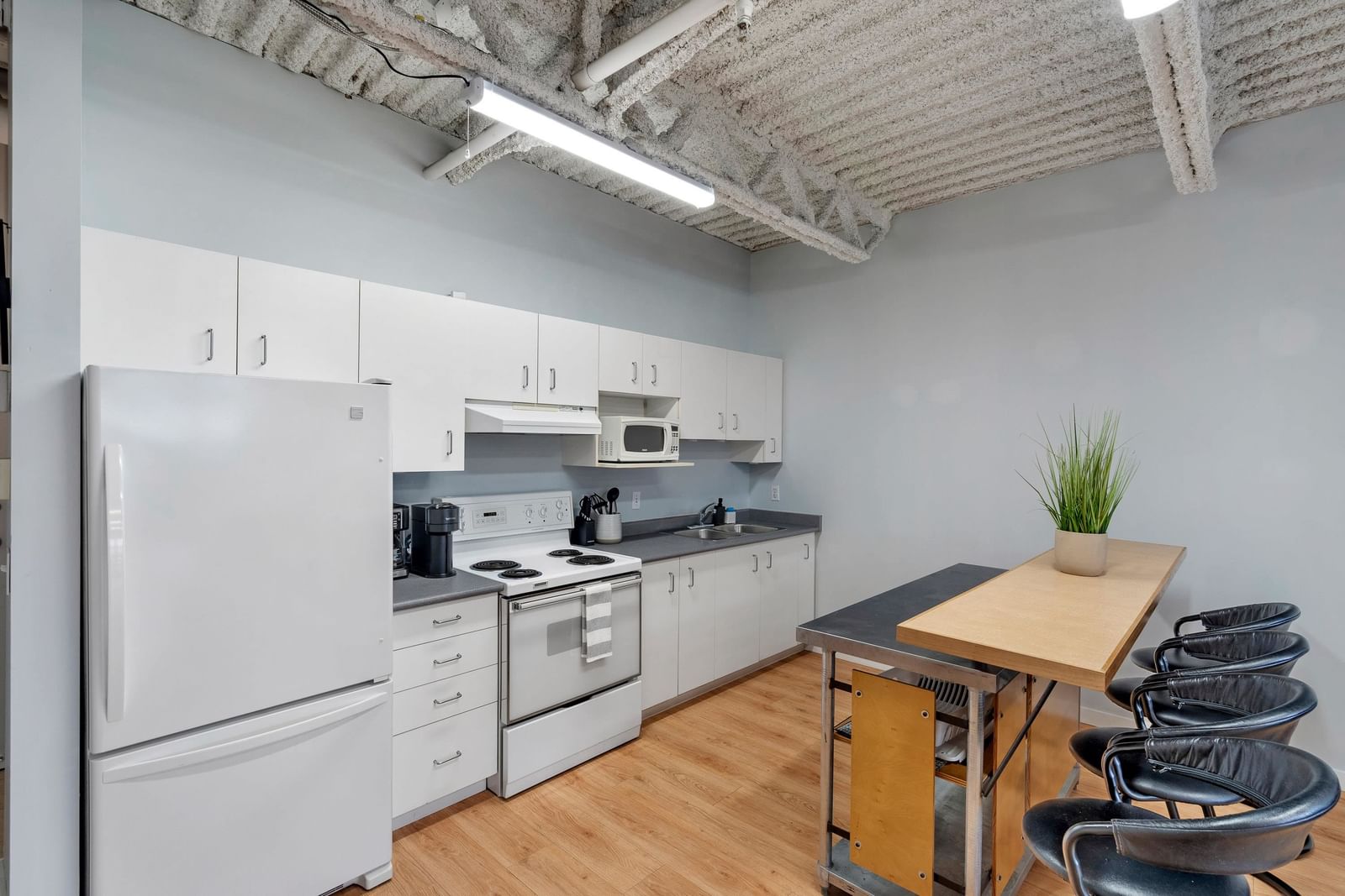 Listing Image 5