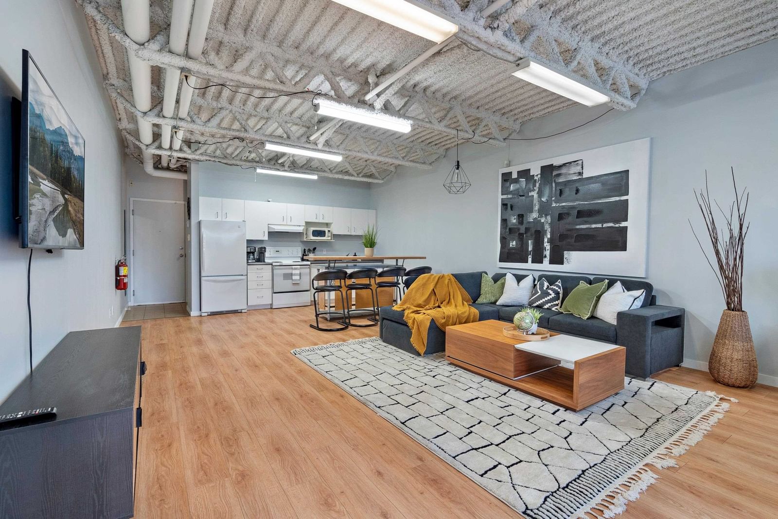 Listing Image 9