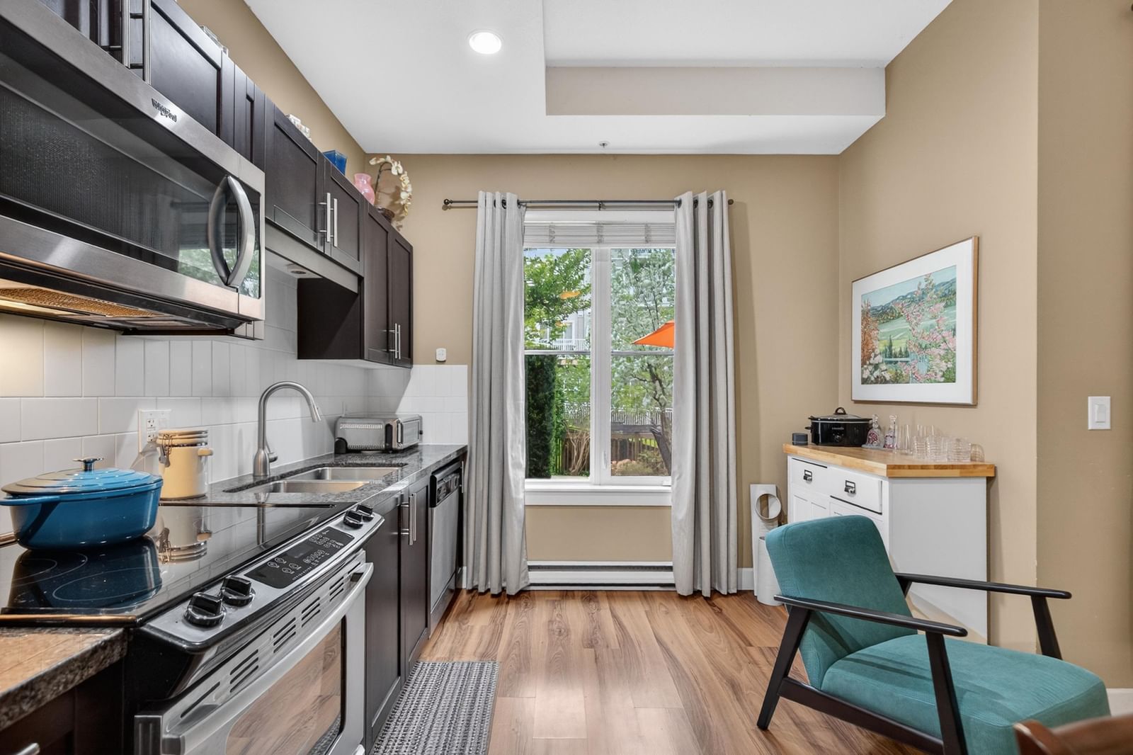 Listing Image 10