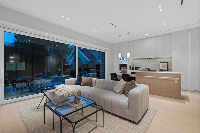 2 - 2935 15th Avenue W