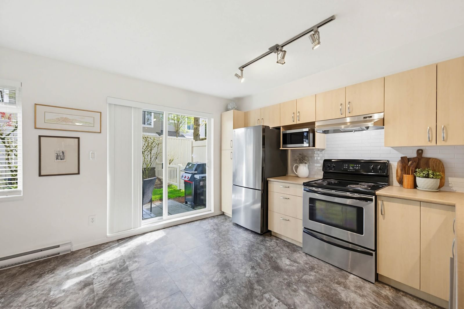 Listing Image 13