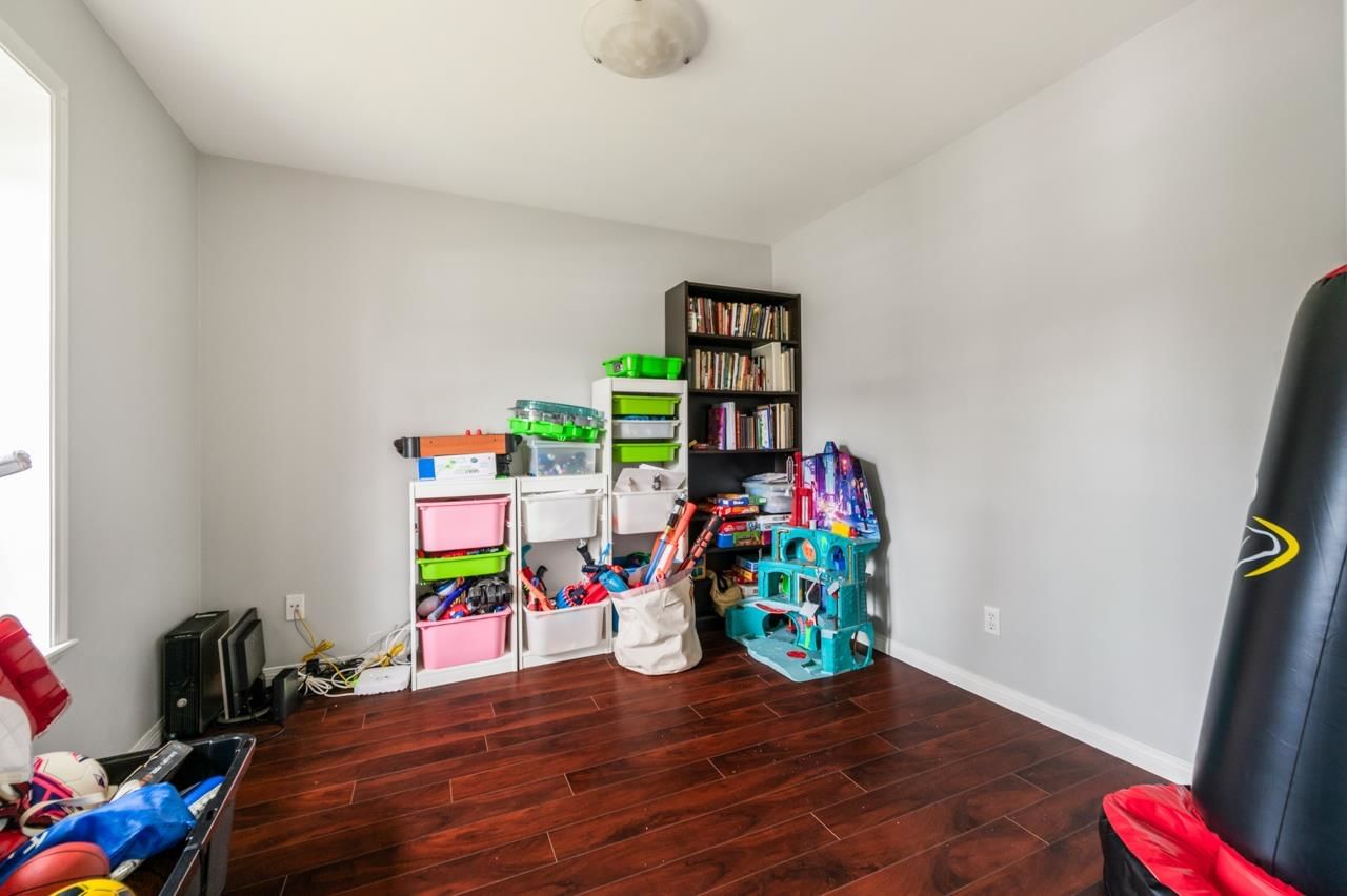 Listing Image 11