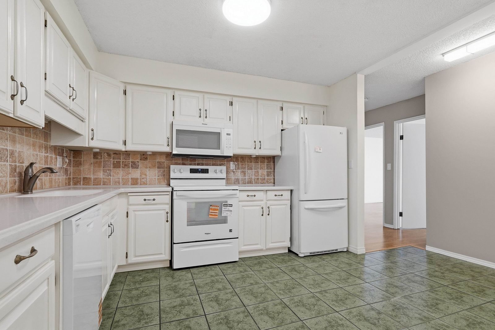 Listing Image 11