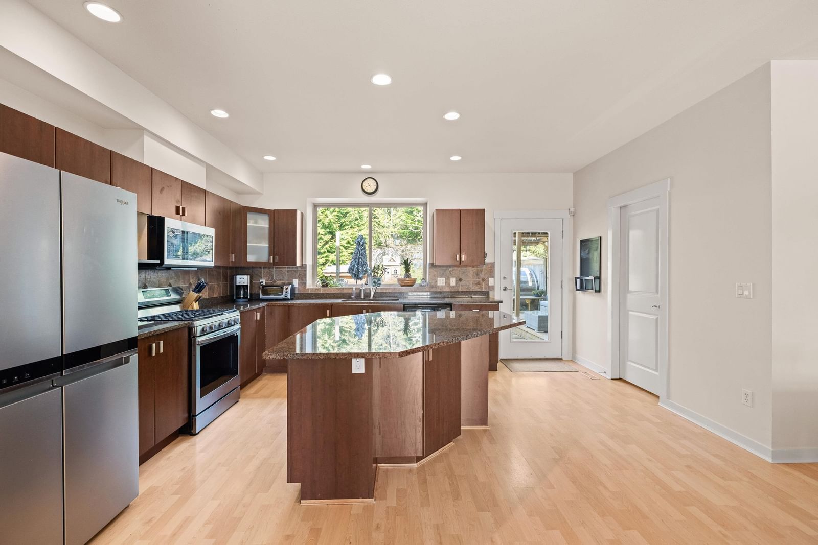Listing Image 10